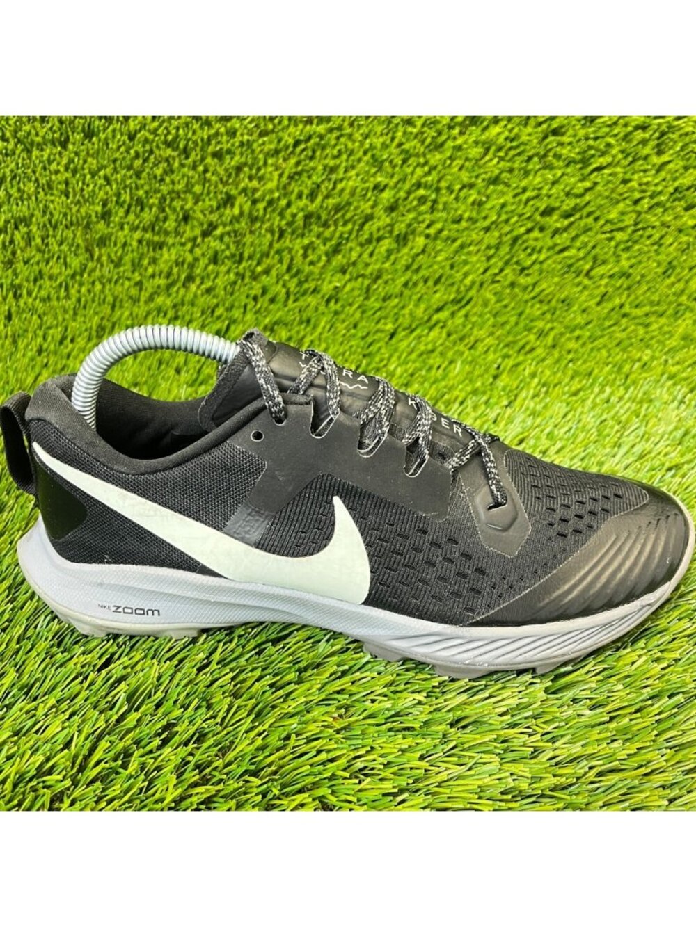 Nike Air Zoom Terra Kiger 5 Black White Womens Size 8.5 Walking Shoes Sneakers